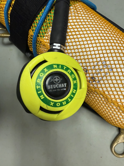 Avec premier et deuxième étage + Mano Beuchat