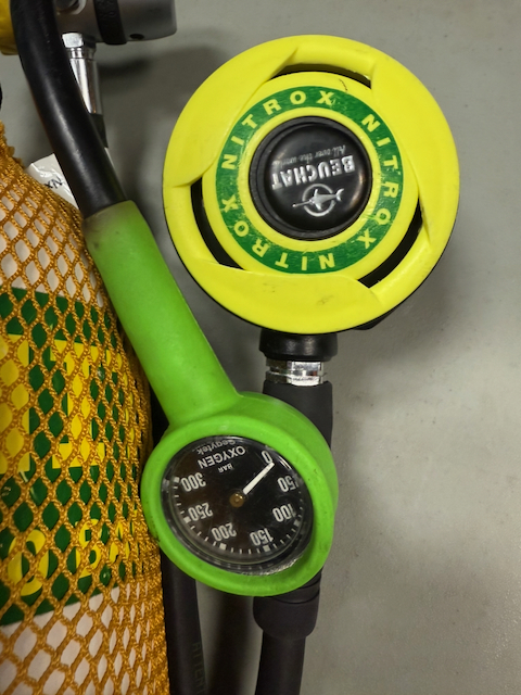 Avec premier et deuxième étage + Mano Beuchat